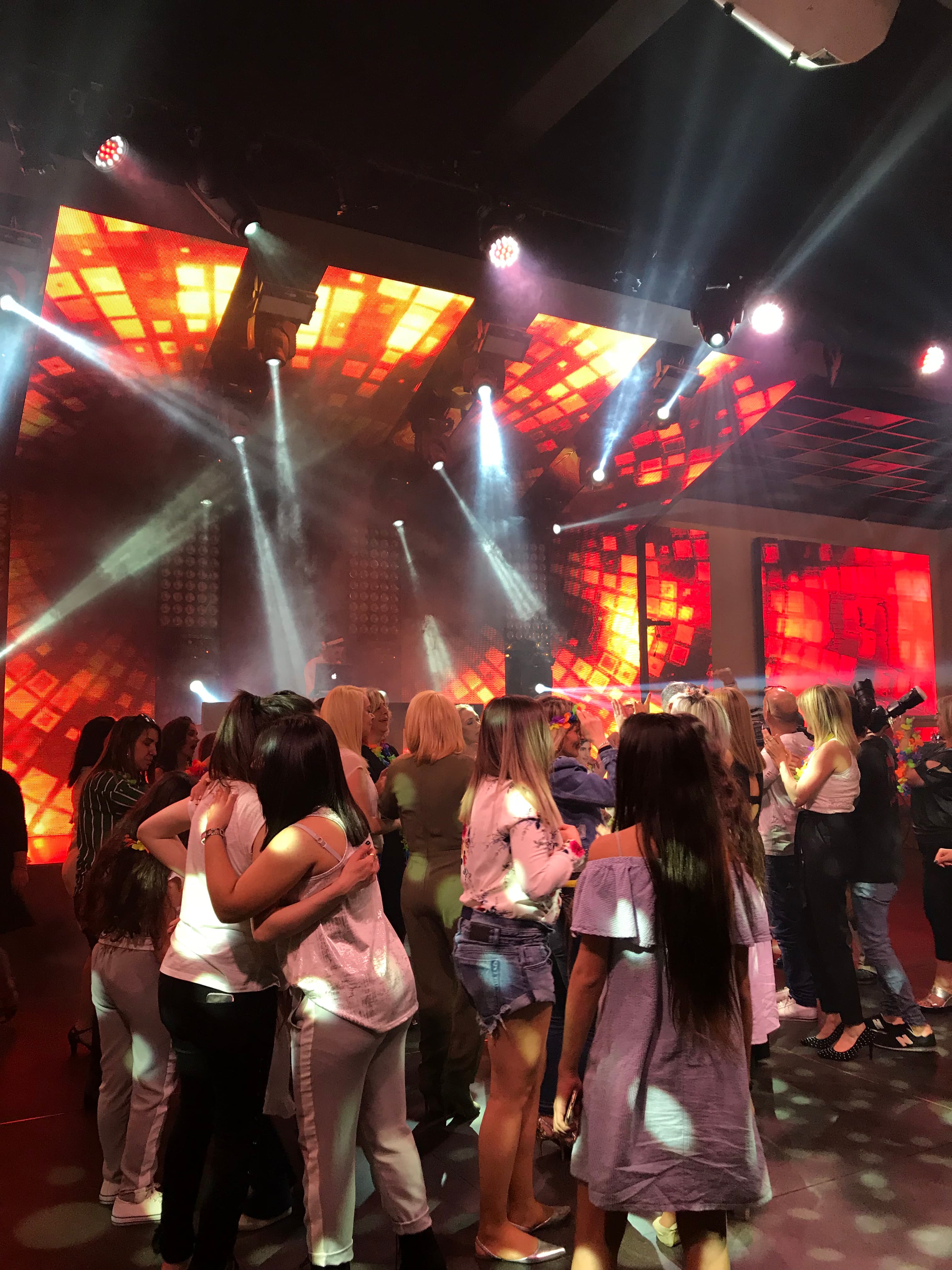הסודות של עמדת הדיג'יי: למה ניסיון הוא קריטי לאירוע שלכם?