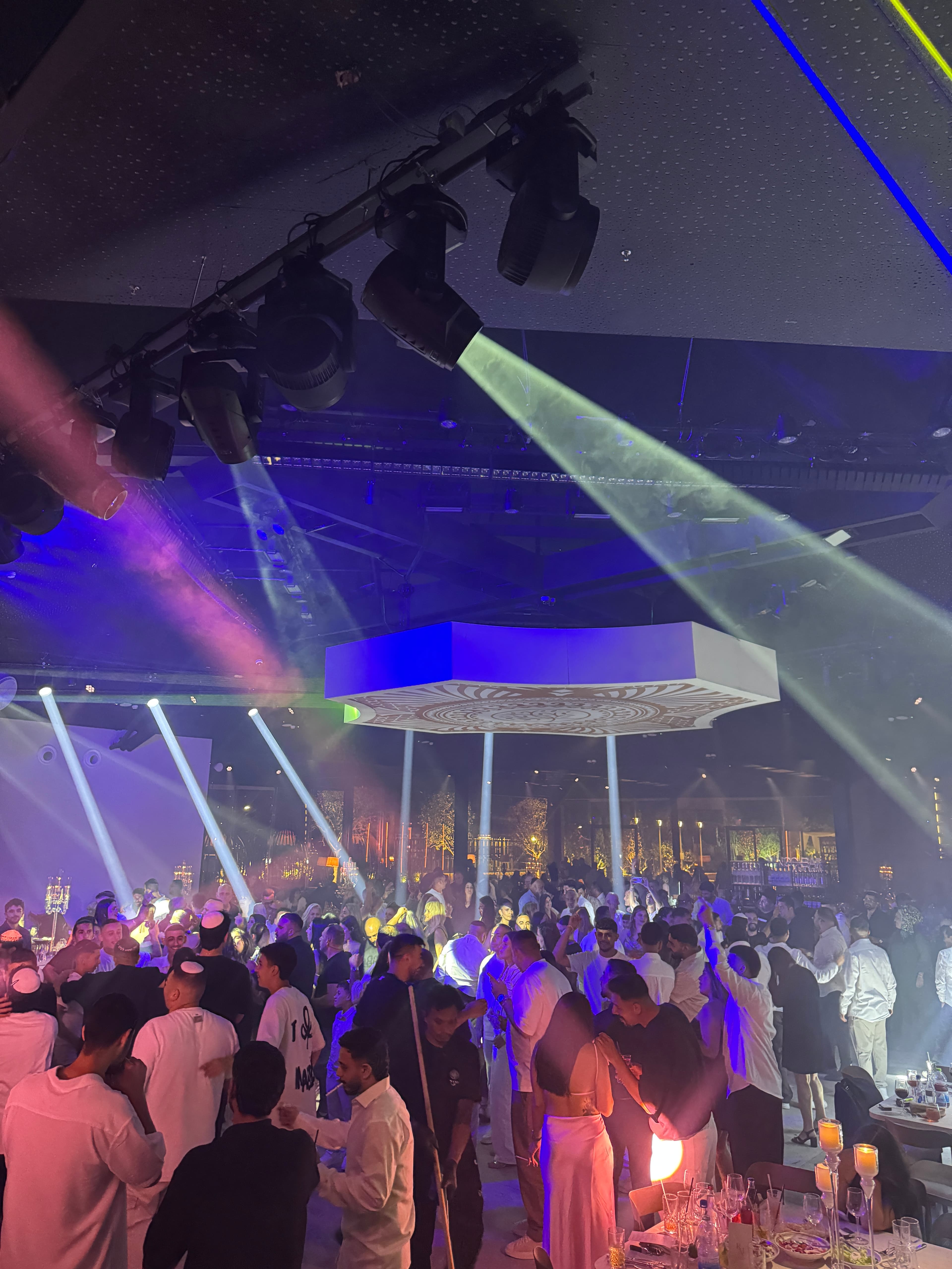 דיג'יי לאירוע פרטי קטן: איך שומרים על אנרגיות גבוהות גם עם מעט אורחים?